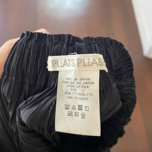 Issey Miyake Black Pleated Pants - Picture 2 of 6